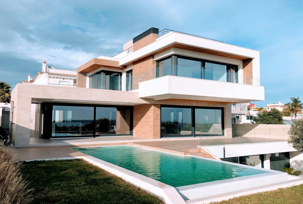 Casa com piscina de borda infinita - foto 1